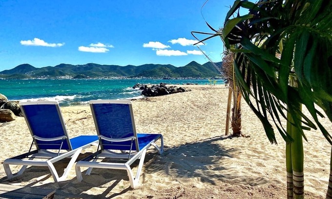 Nettle Bay House | Oceanfront Escape: 2 Bedrooms with Pool & Tennis Access