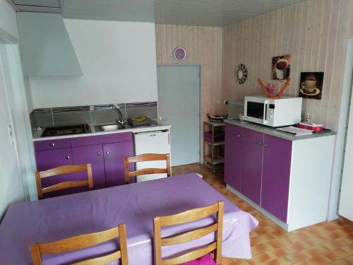 Saint-Maixent-sur-Vie House | Charming Retreat in Saint-Gilles - Child-Friendly Escape