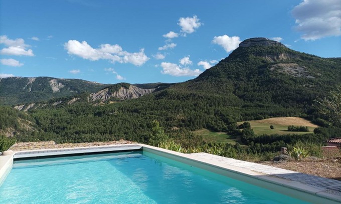 Orpierre Apartment | Experience Un Petit Coin de Paradis with Ocean Views