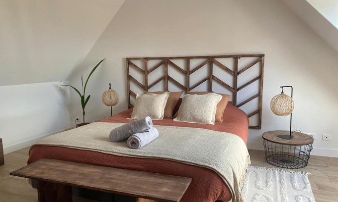 Hautvillers House | Cozy Retreat Under the Rooftops - Guest Rated 9.3/10