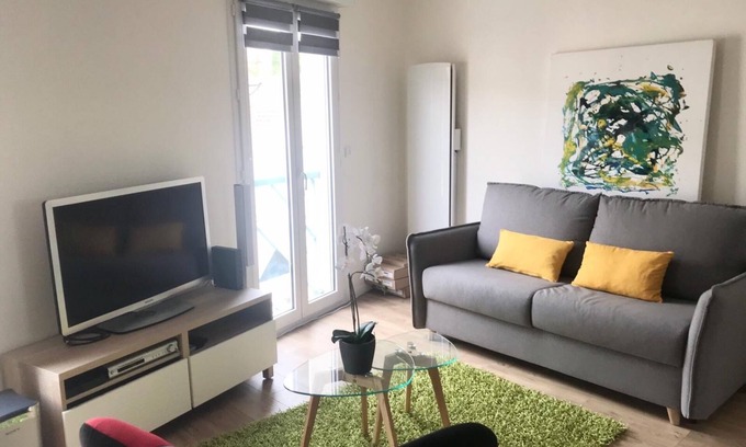 Saint - Agne Apartment | Tranquil Contemporary Retreat Steps from Metro - Guest Rated 9.8
