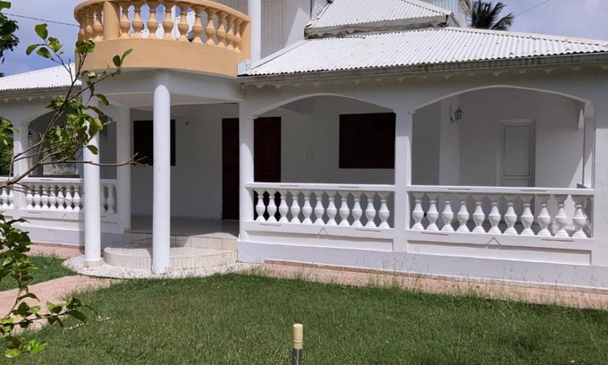 Les Mangles Villa | Relax and Unwind at Demeure Mocenea with Ocean View Pool
