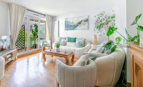 Saint-Lambert Apartment | Discover Un ptit soleil à Paris - 4-Star with Top Reviews