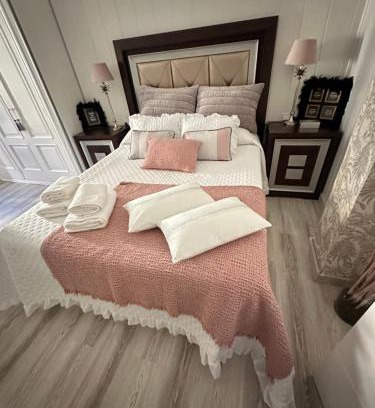 Caldas de Reis Apartment | Discover Un Rincón Romano - Perfect for Families!
