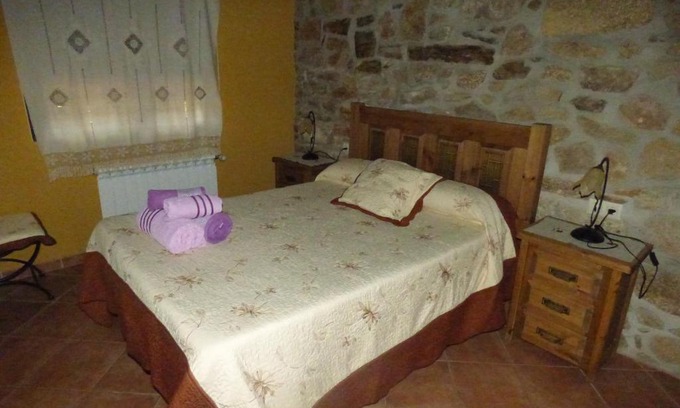 Navasfrias Cabin | Discover Un Rincón Salmantino: Pet-Friendly Oasis Awaits