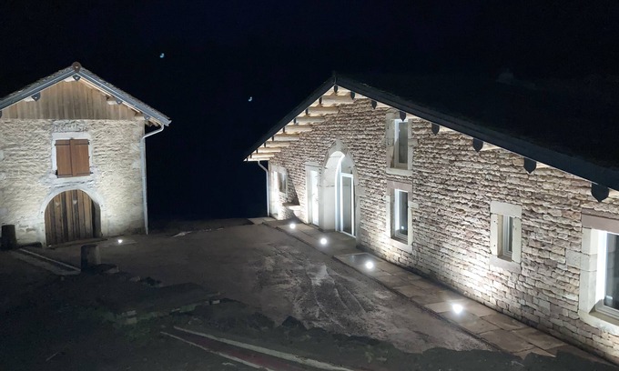 Le Clerjus House | Discover a Beautiful Gîte with Free Fishing Access!