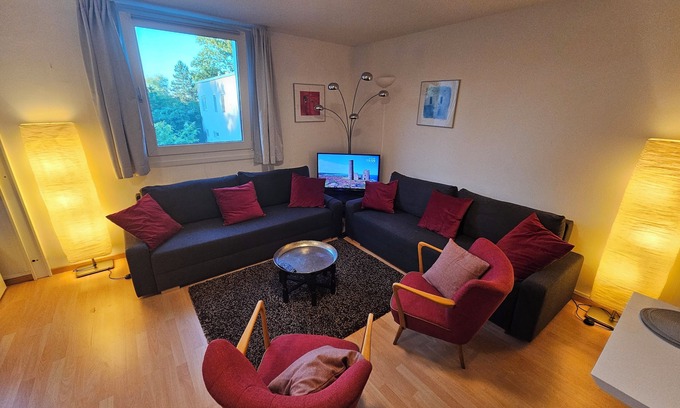 Kaisermuhlen Apartment | Cozy Un-vic U-bahn Apartment with Family-Friendly Amenities