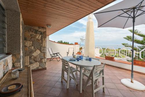 San Giorgio Apartment | Cozy Una Araucaria sul Mare with Oceanfront Views