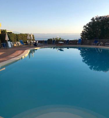 Milazzo Apartment | Una Piscina sul Mare Apartment