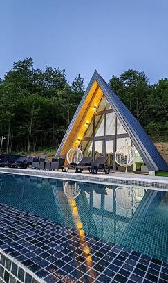Mali Radic Villa | Discover UNA RESORT: Pet-Friendly Haven with Ocean Views