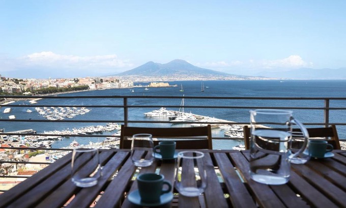 Mergellina Apartment | Beautiful Terrace Overlooking the Gulf of Naples - Family Friendly