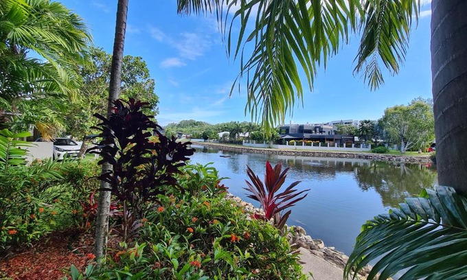 Trinity Beach Apartment | Exceptional Ocean View Hotel with Pool and Kitchen Amenities