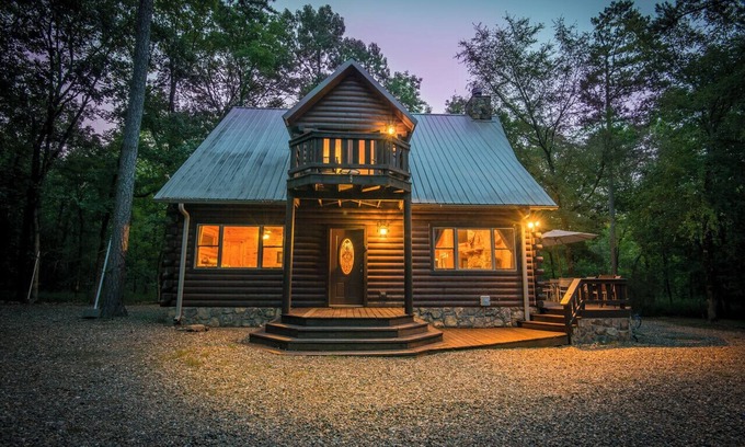 Broken Bow Cabin | Unbridled Manor: Pet-Friendly with Pool Table & Hot Tub