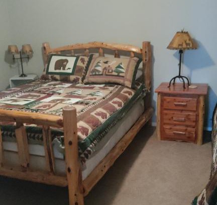 White Sulphur Springs Bed & Breakfast | Top-Rated Uncle Bob's: Family-Friendly Getaway Awaits!
