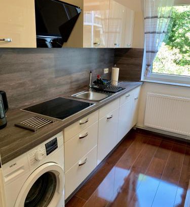 Vahrenwald Apartment | Uncle Sam: Family-Friendly Stay with Breakfast Included