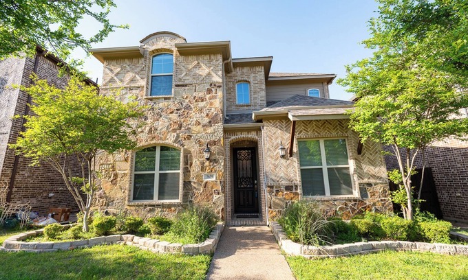 Irving House | Exceptional Stay at Dominion Estate in Irving Las Colinas
