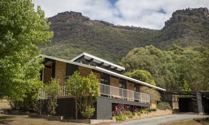 Halls Gap House | Discover Under The Pinnacle: Guest Rated 9.8 with Pool & Lake View