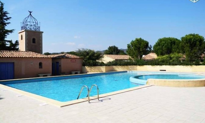 Eyguieres House | Experience Comfort Under the Provence Sun with Ocean Views