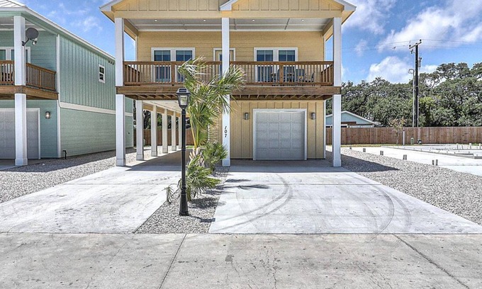 Fulton House | Experience Under The Sea! Waterfront Oasis with Pool Access