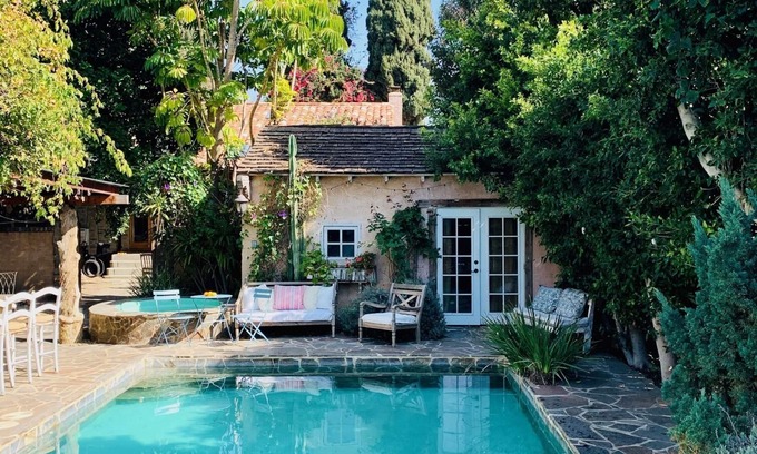 Mar Vista House | Charming Studio-Style Cottage with Stone Pool in West LA