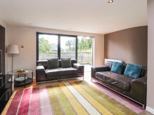 Burton House | Pet-Friendly Underfell: A Cozy 4-Star Retreat Awaits