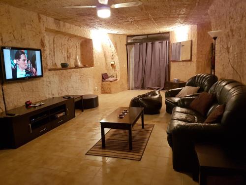 Coober Pedy Apartment | Discover the Underground Gem: Pet-Friendly Retreat