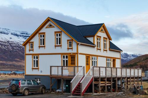 Seydisfjordur Apartment | Discover Undiraldan - Steinholt, a Historic Music School