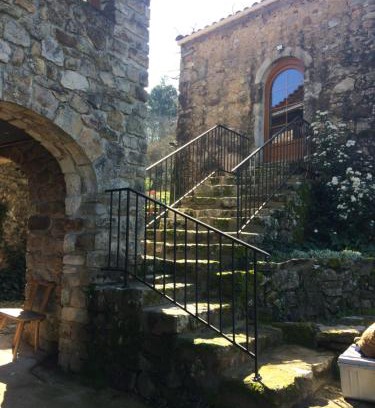 Saint-Jean-du-Gard Bed & Breakfast | Cozy Room in a Picturesque Rural Gîte with Pool & Pets