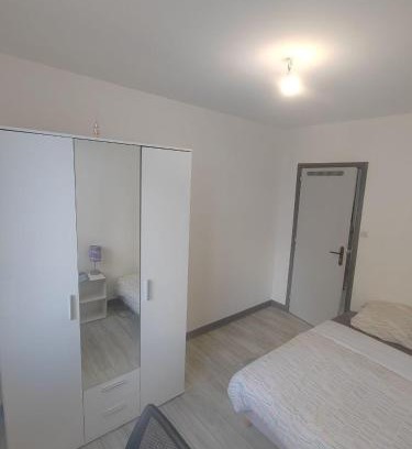 Secteur 3 House | Cozy Room in Shared Apartment, 8 Min from Grenoble City
