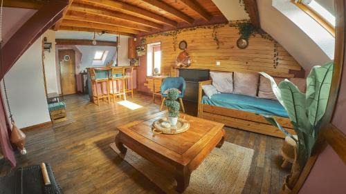 Bourroches Apartment | Discover Une escale à l'Écluse: Child-Friendly Retreat