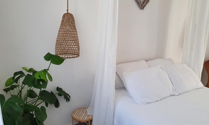 Sollies-Toucas Apartment | Cozy Retreat in Bali - Child-Friendly and Guest Rated 9.5