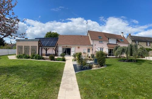 La Heuniere House | Enchanting Getaway at Une Parenthèse Fleurie - Rated 9.7/10