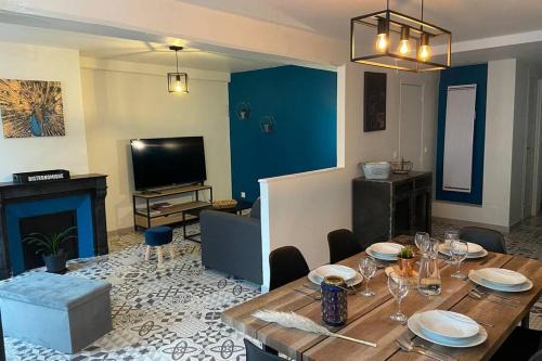 Pontgouin Apartment | Convenient Stay at Une Pause aux Halles for 5 Guests