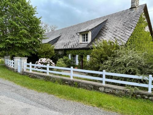 Saint-Julien-pres-Bort Bed & Breakfast | Relaxing Retreat in Corrèze with Oceanfront Views