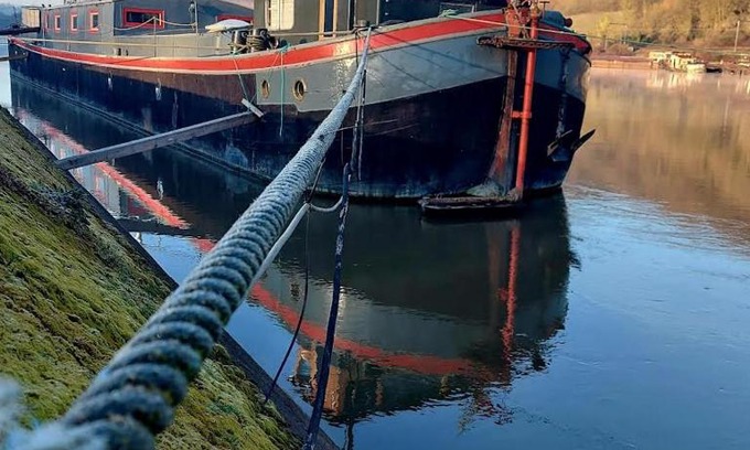 Sclayn Boat Rental | Une perle ! Péniche complète pour 8 sur la Meuse, région Namur