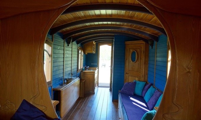 Sulniac Bed & Breakfast | Experience Une Roulotte et des Chevaux with Spa & Dining