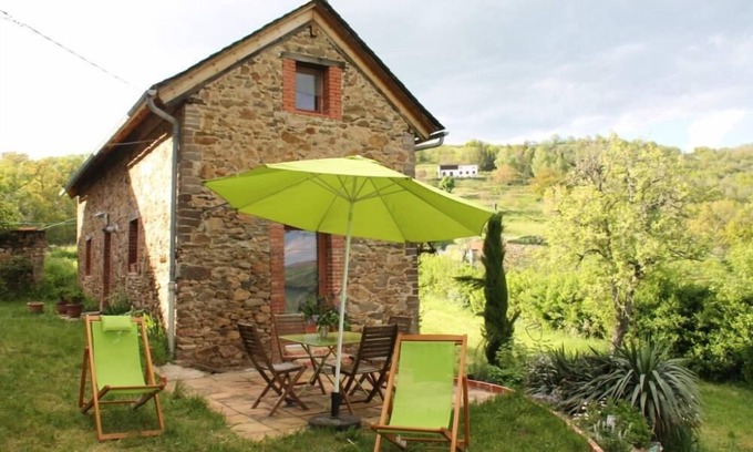 Firmi Cottage | Tranquil Countryside Retreat at Une Sorcière sur le toit