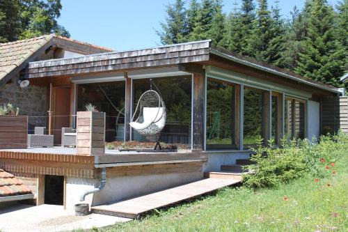 Le Chambon-sur-Lignon Bed & Breakfast | Escape to a Cozy Suite in the Countryside with Hot Tub