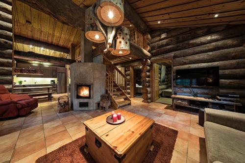 Rukatunturi Villa | UnelmaVeska: 5-Star Getaway with Hot Tub & Family Options