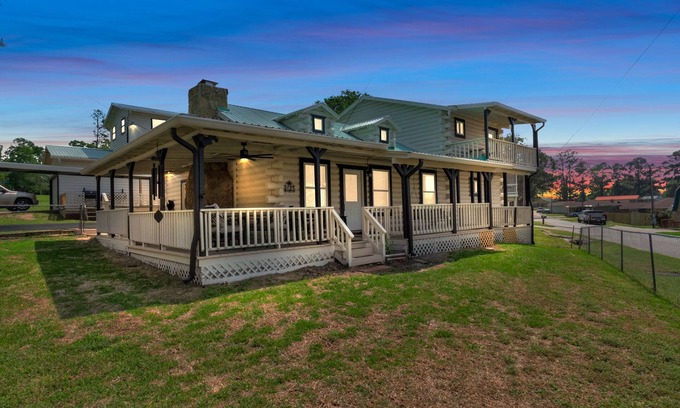 Livingston House | Experience Bliss at Our Unforgettable Log Cabin Retreat