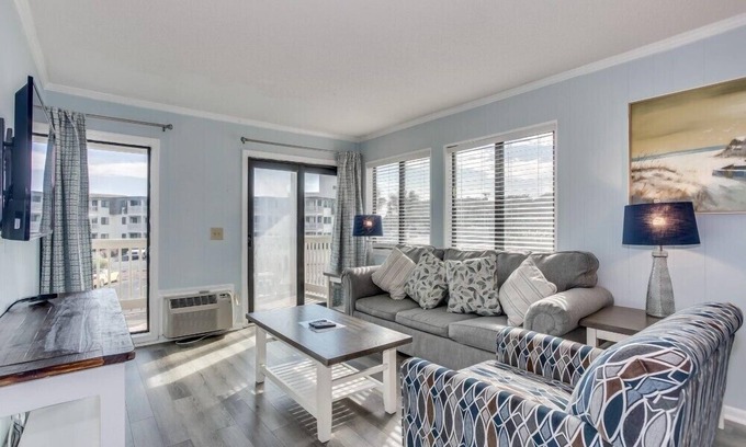 Myrtle Beach Condo | Memorable Getaway at Ocean Forest Villas with Pool & Spa