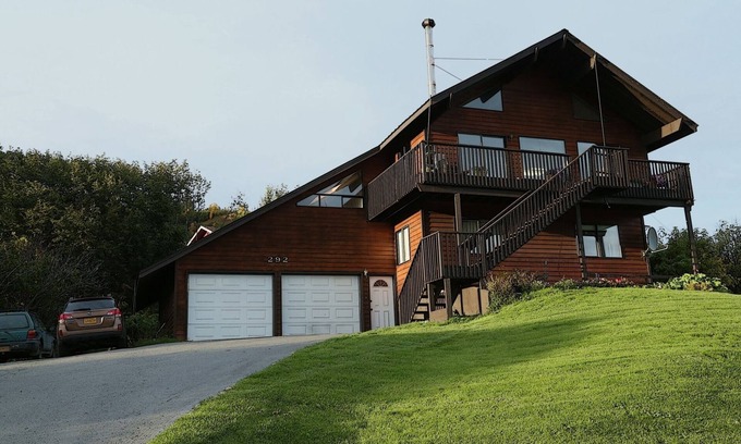 Homer House | Unforgettable Alaska Experience with Pool & Spa Amenities