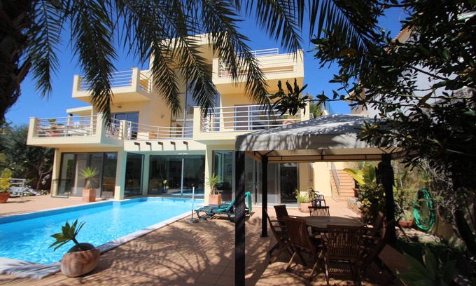 Patroves Villa | Indulge at Unic Pure Luxury Villa with Oceanfront Bliss