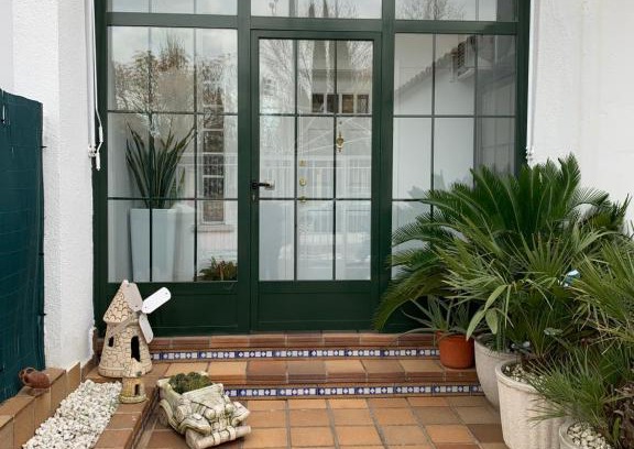 Ciudad Real House | Unifamiliar Europa: 4-Star Retreat with Hot Tub & Pet Friendly