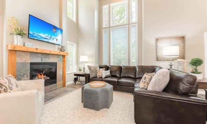 Midvale House | Spacious Retreat with 2 Hot Tubs & Fireplace Near Skiing