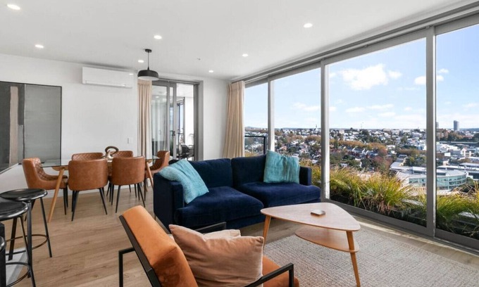 Auckland Central Business District Apartment | Union Green Apt with Breathtaking Views & Free Parking