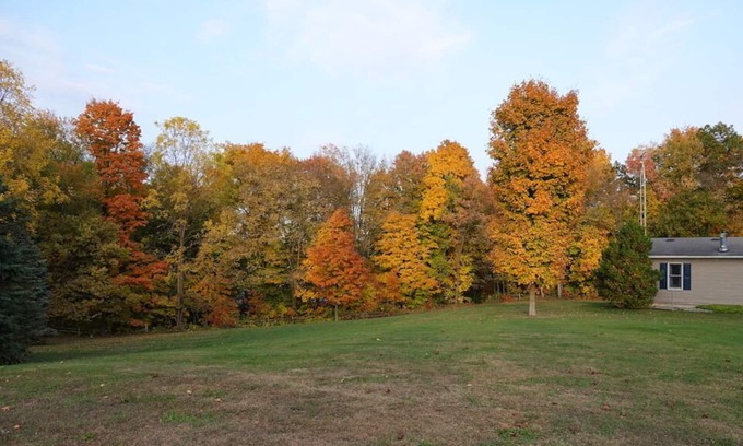 East Leroy House | Union Lake Fall Color Retreat House