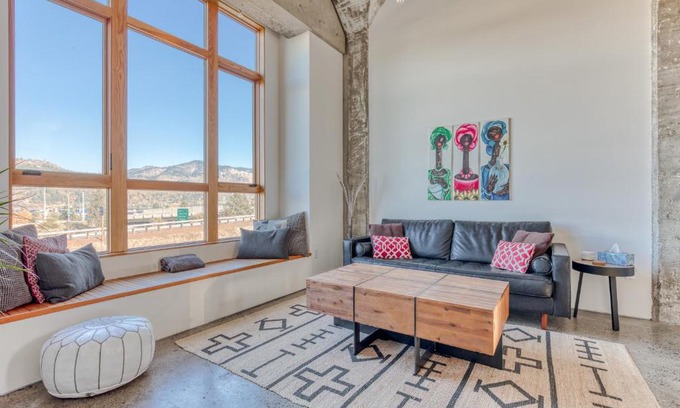 Hood River House | Discover Family-Friendly Comfort at Union Lofts 310