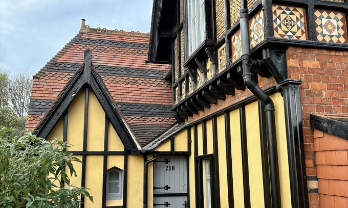 Lincoln House | Unique 1880's Property In Historical Town Of Lincoln With Hot Tub