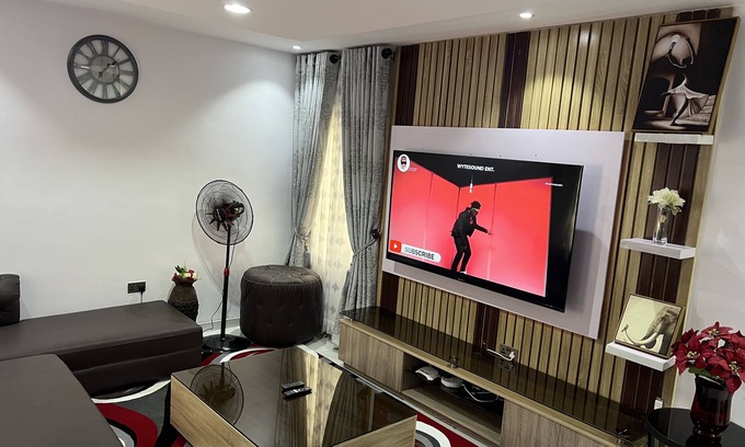 Ajah Apartment | Stylish 1-Bedroom Penthouse with Breakfast @Ajah, Lagos
